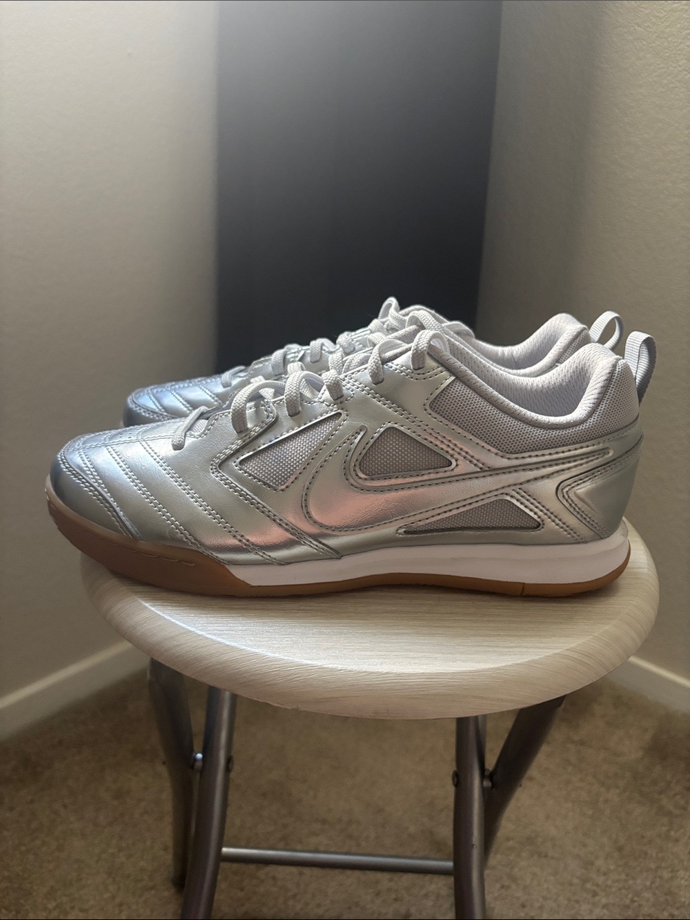 Nike Kids Silver Low-Top Sneakers with Gum Sole